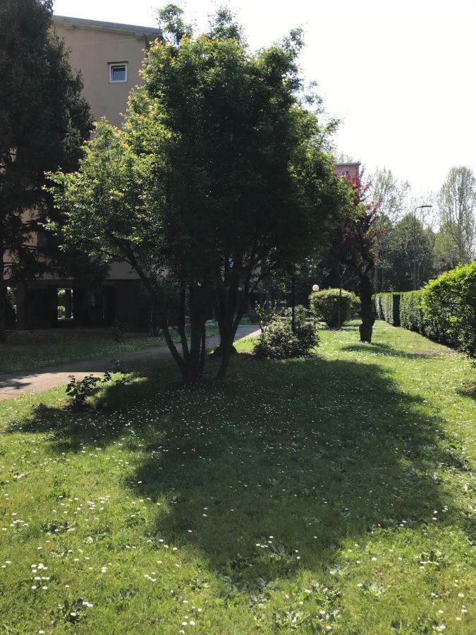 Bright Flat With Shared Garden Apartment Milan Bagian luar foto