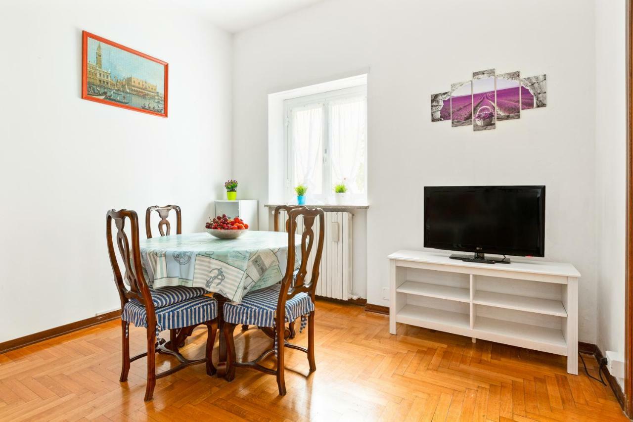 Bright Flat With Shared Garden Apartment Milan Bagian luar foto